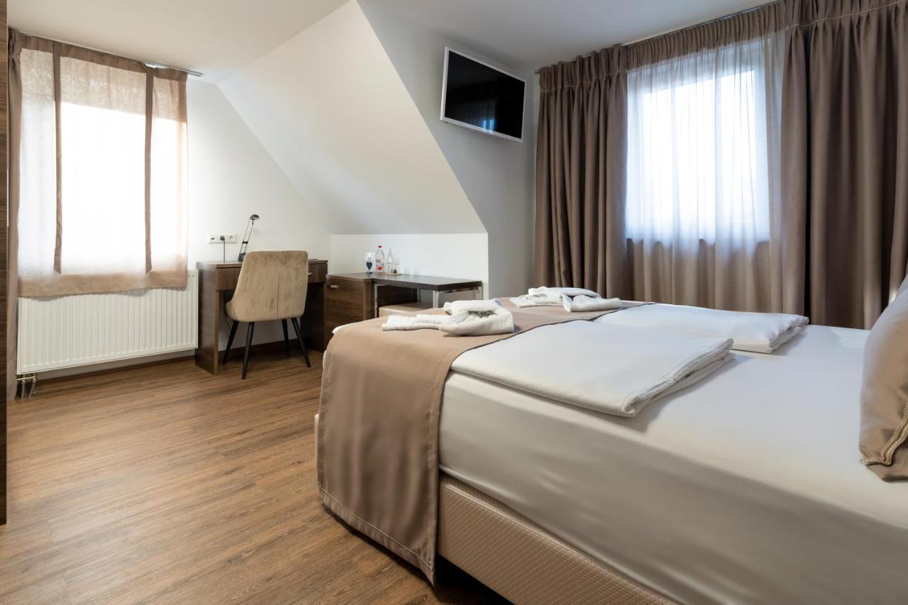 Hotel Myrsini Kirchentellinsfurt المظهر الخارجي الصورة