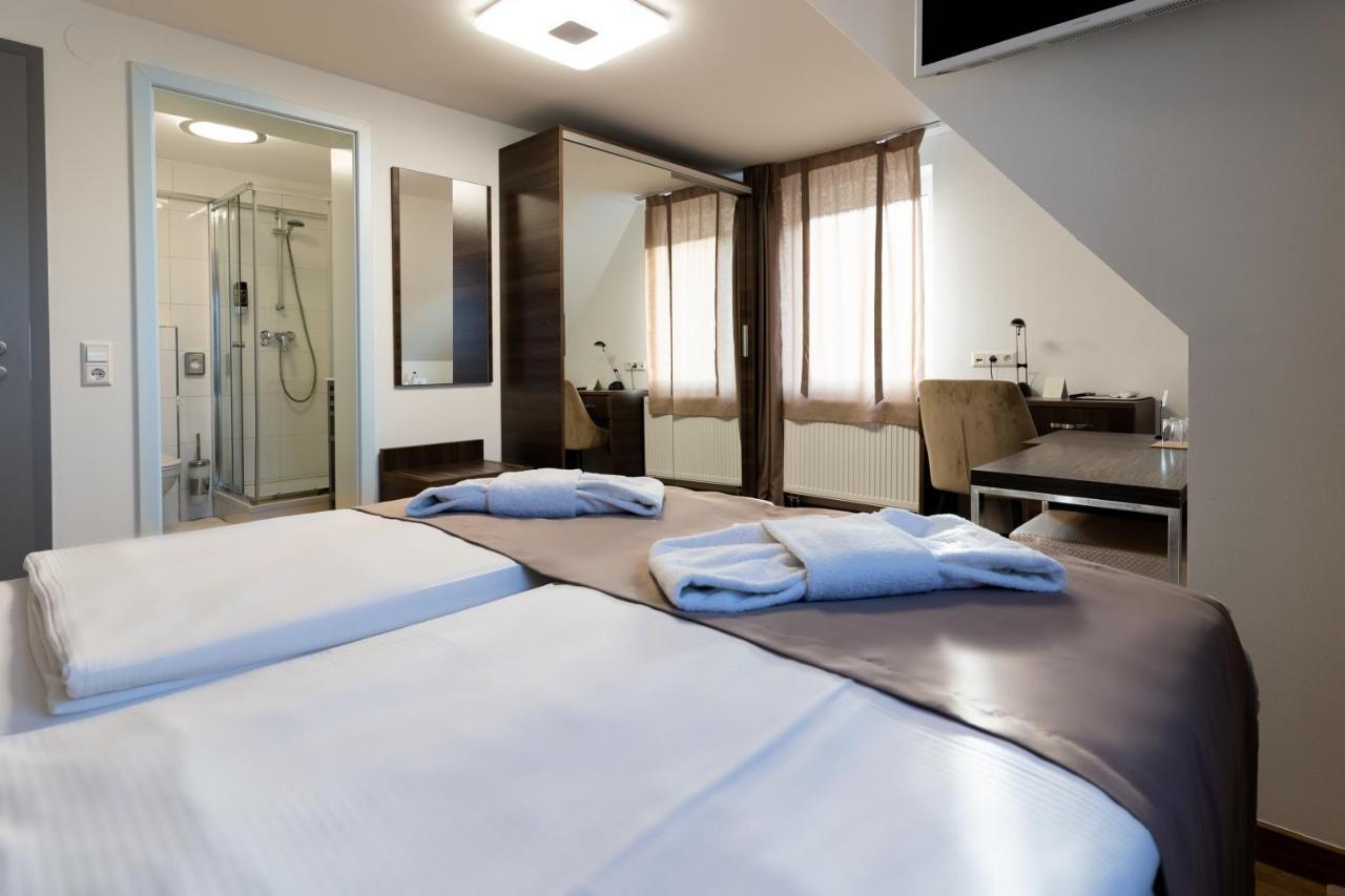 Hotel Myrsini Kirchentellinsfurt المظهر الخارجي الصورة